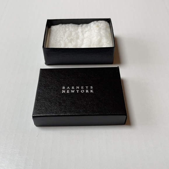 Barney’s New York Gift Box - Picture 2 of 2